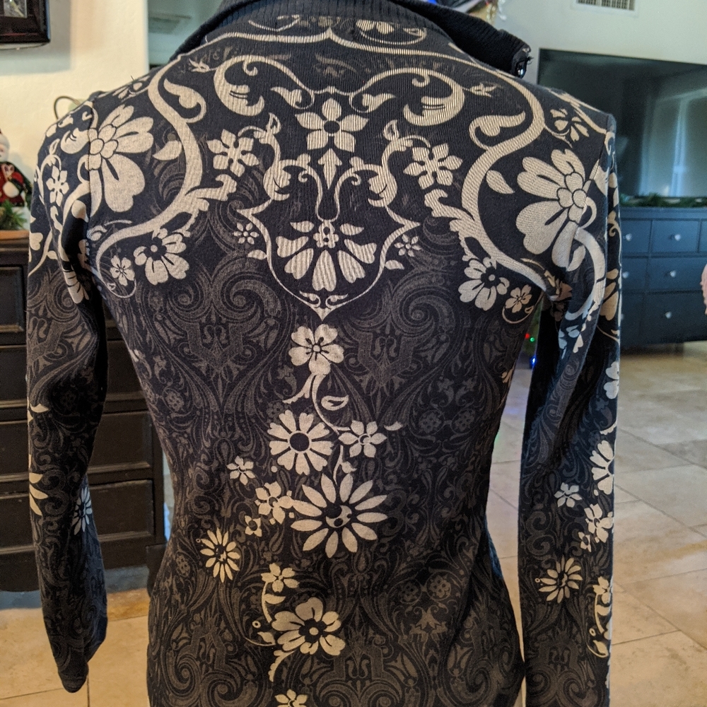 Zip up - Picture 2 of 5